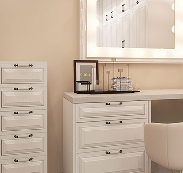 Guardaroba bianco personalizzato con design a specchio e cassetti